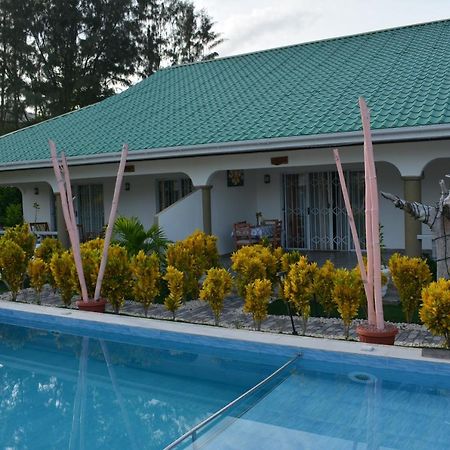 Leo'S Petit Villa Annex Praslin Exterior foto